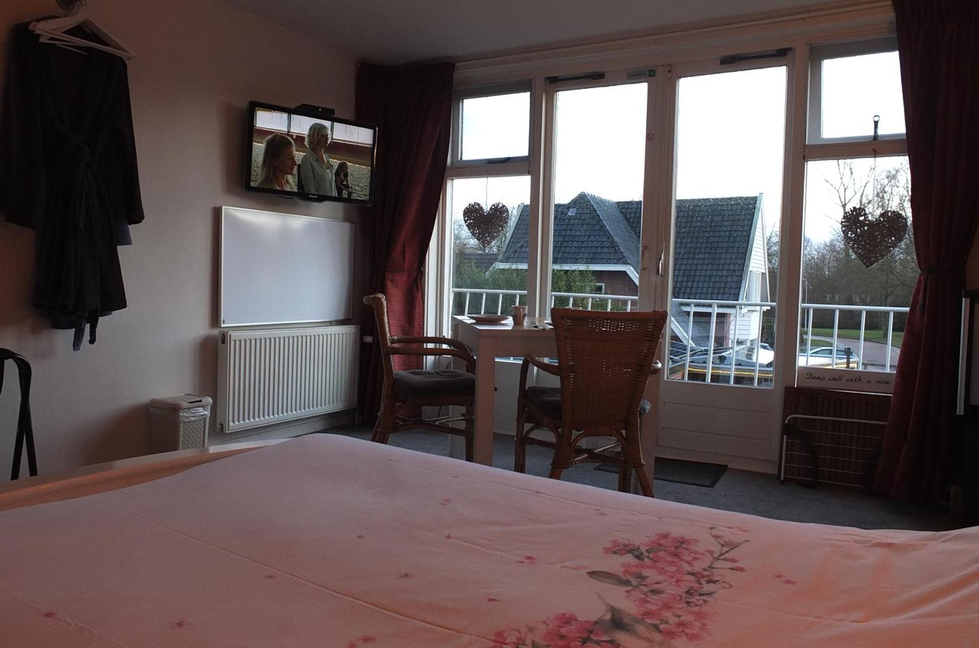 B&B Ferdivedaasje Dokkum Exterior photo